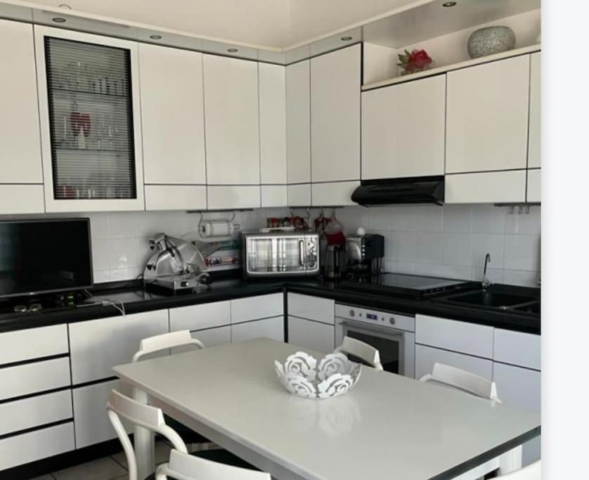 A Casa Di Gianni Apartment Gallarate Bagian luar foto